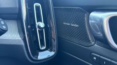 Volvo XC40 2.0 B4P Ultra Dark 5dr Auto Petrol Estate